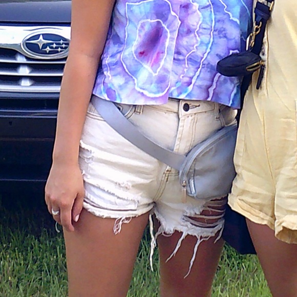 Isabelle’s Cabinet RIVER WEEKEND TAN DENIM SHORTS - Picture 6 of 6